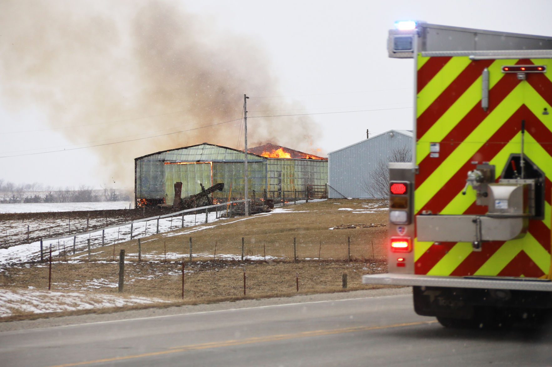 Barn catches fire near Maryville